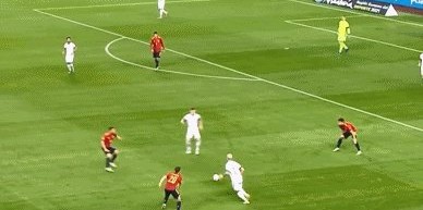 官方入口-【观点】剧务主任克罗斯是怎样的“球盲过滤器”？