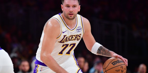 女儿加成！东契奇打满首节 8中3&amp;amp;罚球4中3拿到10分5板4助