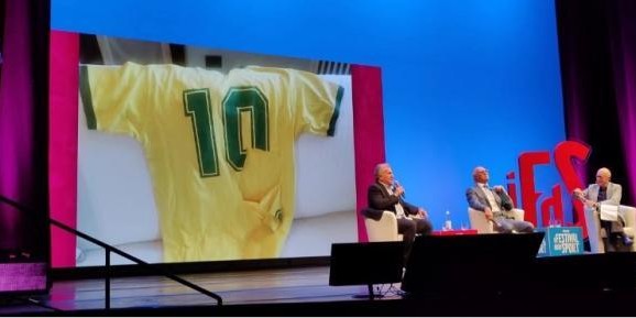 KAIYUN体育APP-艺术足球巅峰：法尔考和济科回忆1982梦幻巴西