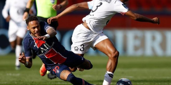 客户端下载-战术失效锋线低迷 输球的巴黎给拜仁卖了个大破绽