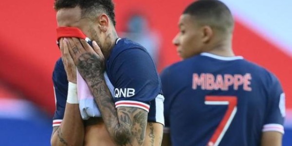 客户端下载-战术失效锋线低迷 输球的巴黎给拜仁卖了个大破绽