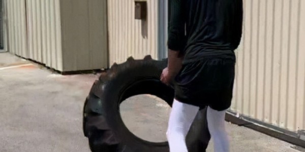 周琦推轮胎，易建联推轮胎，詹姆斯推轮胎，差距令人深思|NBA|拉塞尔-威斯布鲁克|柯蒂斯·琼斯|nba|萨克拉门托国王队_新浪体育_新浪新闻