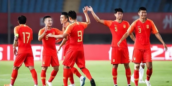 鲁能如何遏制法比奥的发挥？球迷建议韩鹏重用彭啸首发，值得期待