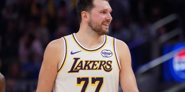 KAIYUN体育APP-稳是很稳！东契奇22中10得27分10板7助1帽 7失误&amp;amp;抱怨太多是瑕疵